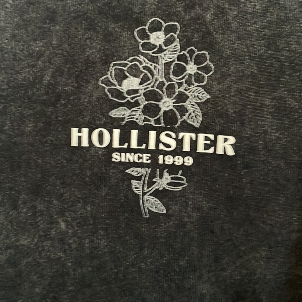 •HOLLISTER SHIRT• - Picture 2 of 4